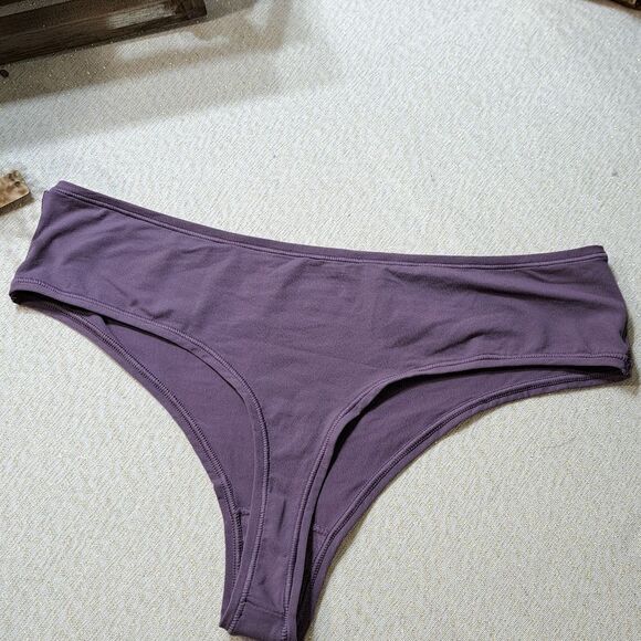 NWT SKIMS THONG - Picture 3 of 5